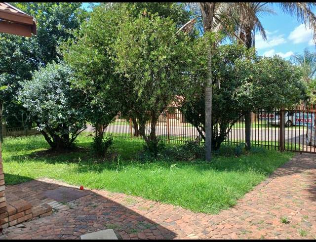 4 BEDROOM HOUSE FOR SALE IN SUIDERBERG